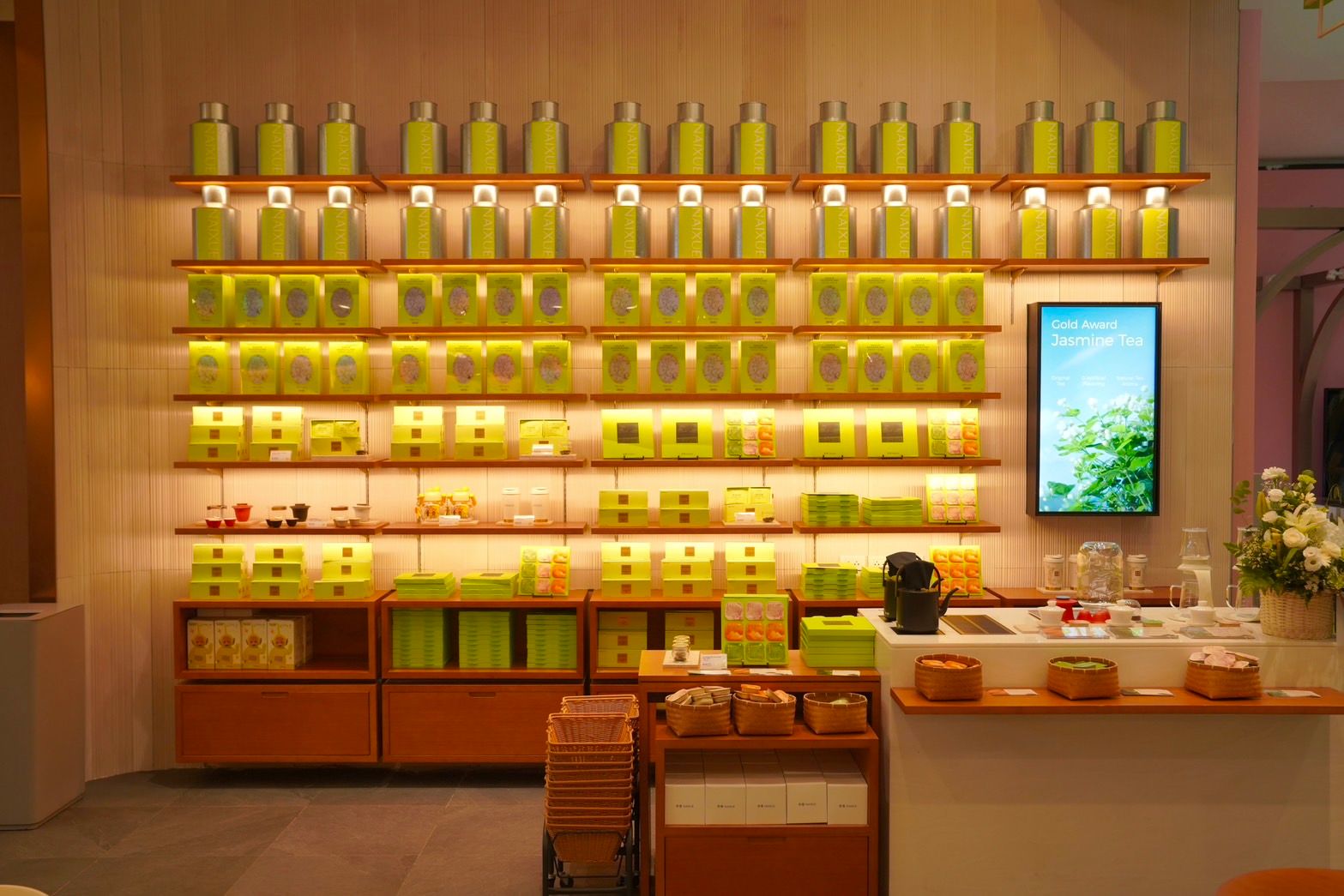 Leading premium tea & bakery brand with 2,000+ stores in China 2021
