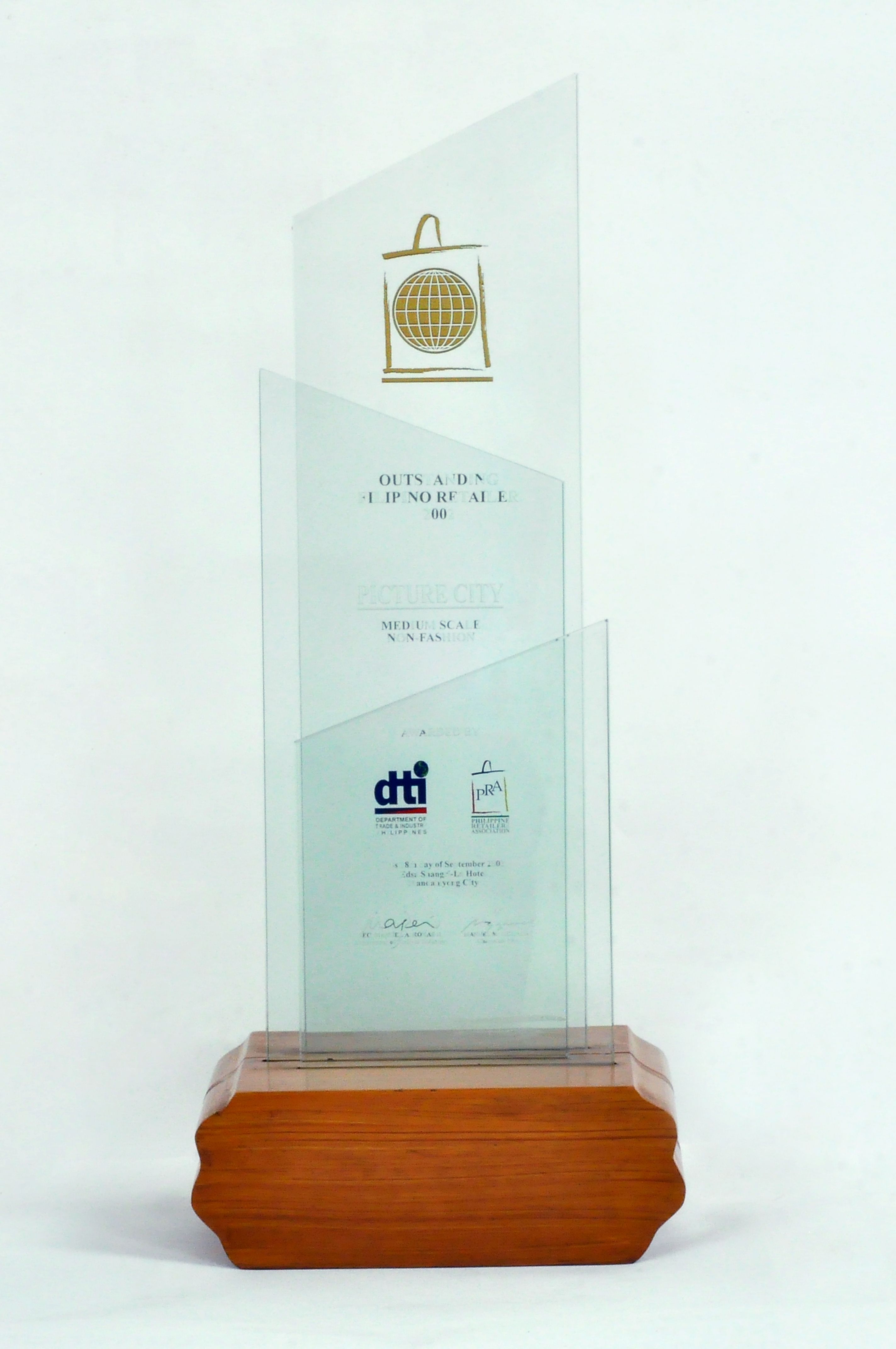 Outstanding Filipino Retailer: Medium Scale Non-Fashion 2002